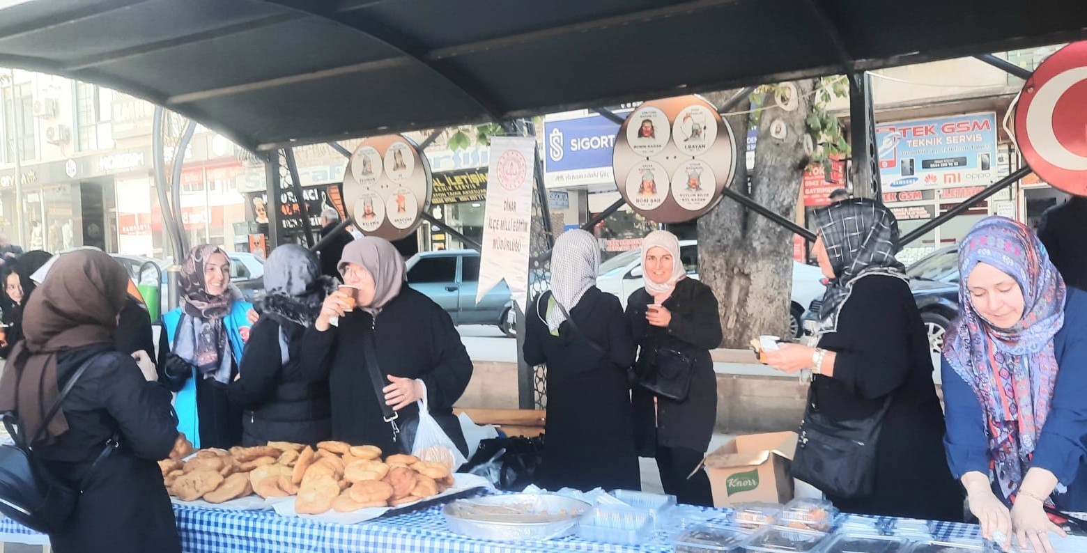 AFYONKARAHİSAR DİNAR İLÇE MÜFTÜLÜĞÜ TARAFINDAN İLÇE MERKEZİNDE GAZZE İÇİN HAYIR ÇARŞISI...