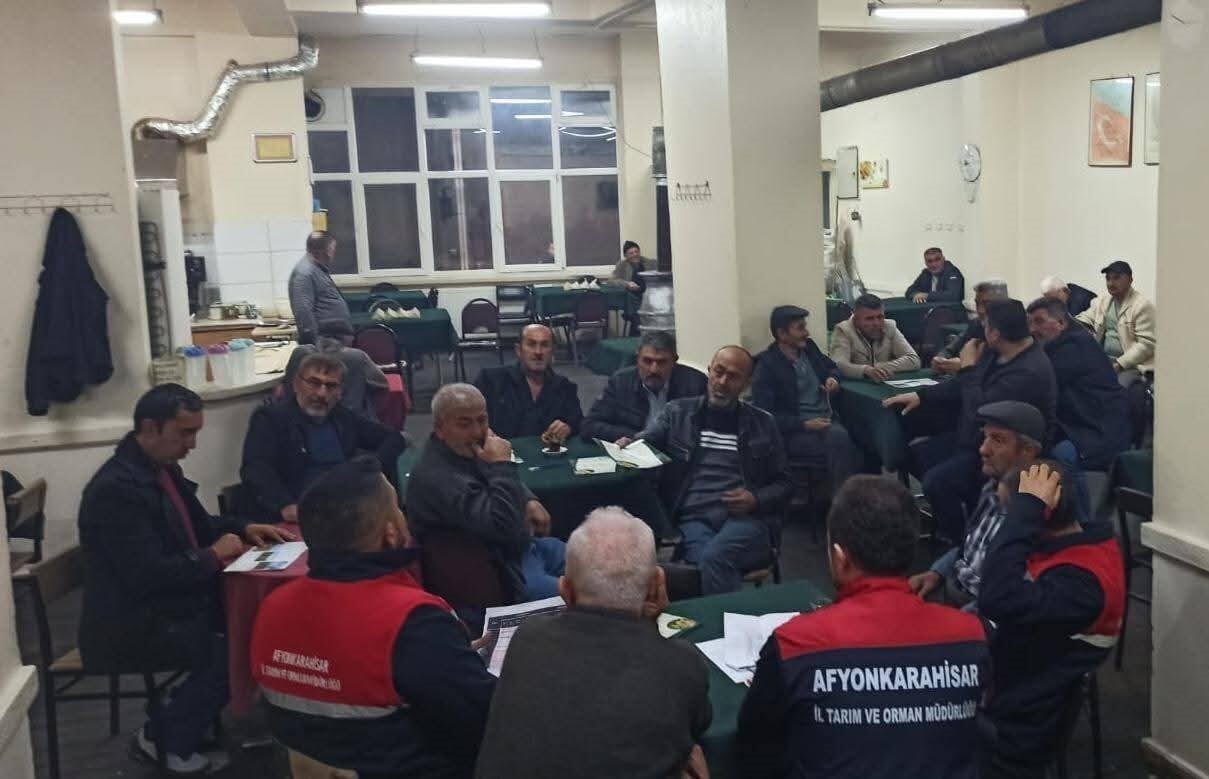 AFYONKARAHİSAR İL TARIM VE ORMAN MÜDÜRLÜĞÜ TARAFINDAN ÇİFTÇİLERE YÖNELİK GERÇEKLEŞTİRİLEN...