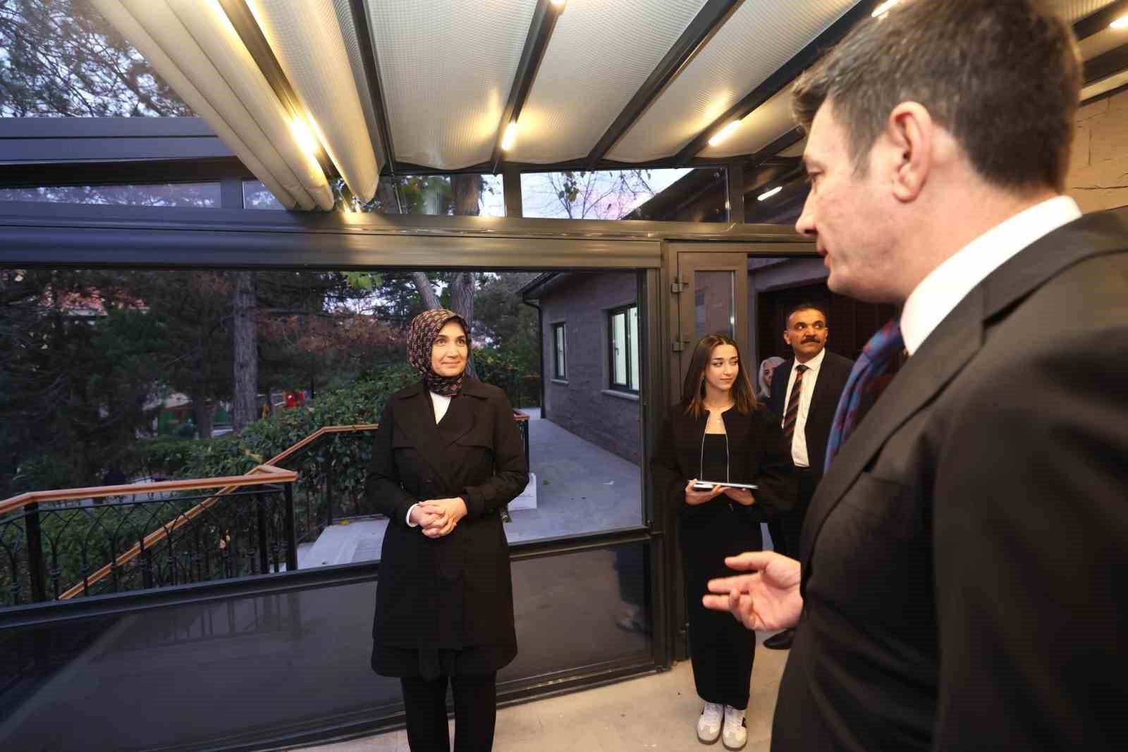 AFYONKARAHİSAR VALİLİĞİ TARAFINDAN KENT MERKEZİNDE BAŞLATILAN KAFE YAPIMI PROJESİ DEVAM...