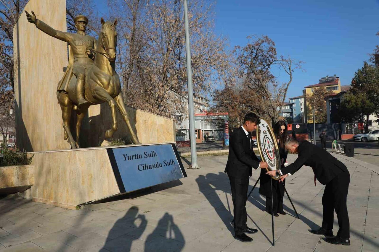 AĞRI'DA 24 KASIM ÖĞRETMENLER GÜNÜ, İL MİLLİ EĞİTİM MÜDÜRLÜĞÜNCE DÜZENLENEN PROGRAMLA...