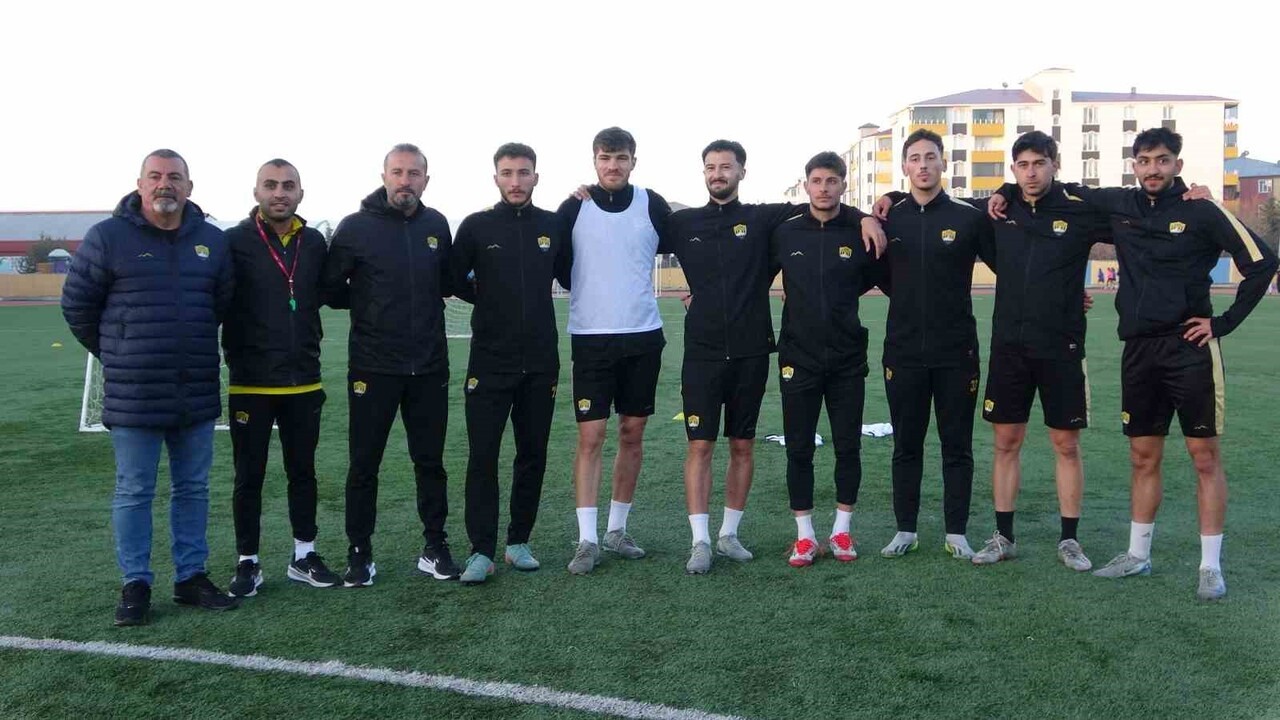 AĞRI 1970 SPOR’DA BÜYÜK KRİZ: 17 FUTBOLCUYA CEZA, KADRO 7 OYUNCUYA DÜŞTÜ