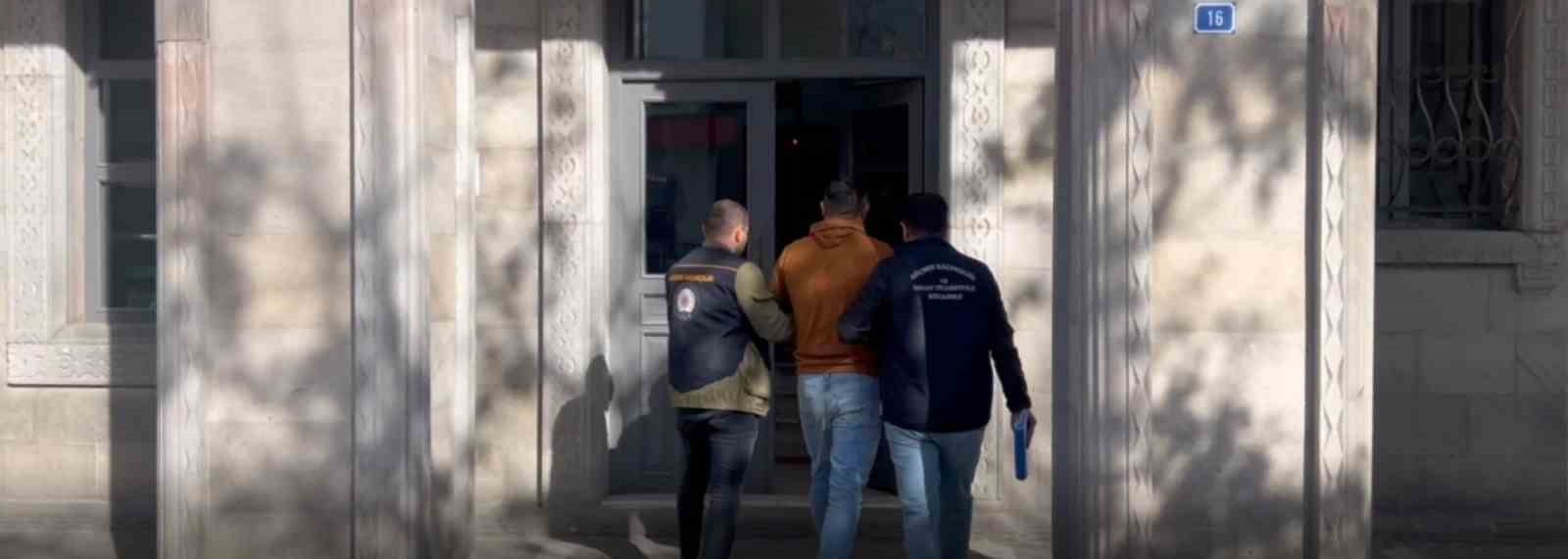 AĞRI’DA GÖÇMEN KAÇAKÇILIĞI OPERASYONU: 4’Ü ORGANİZATÖR TUTUKLANDI