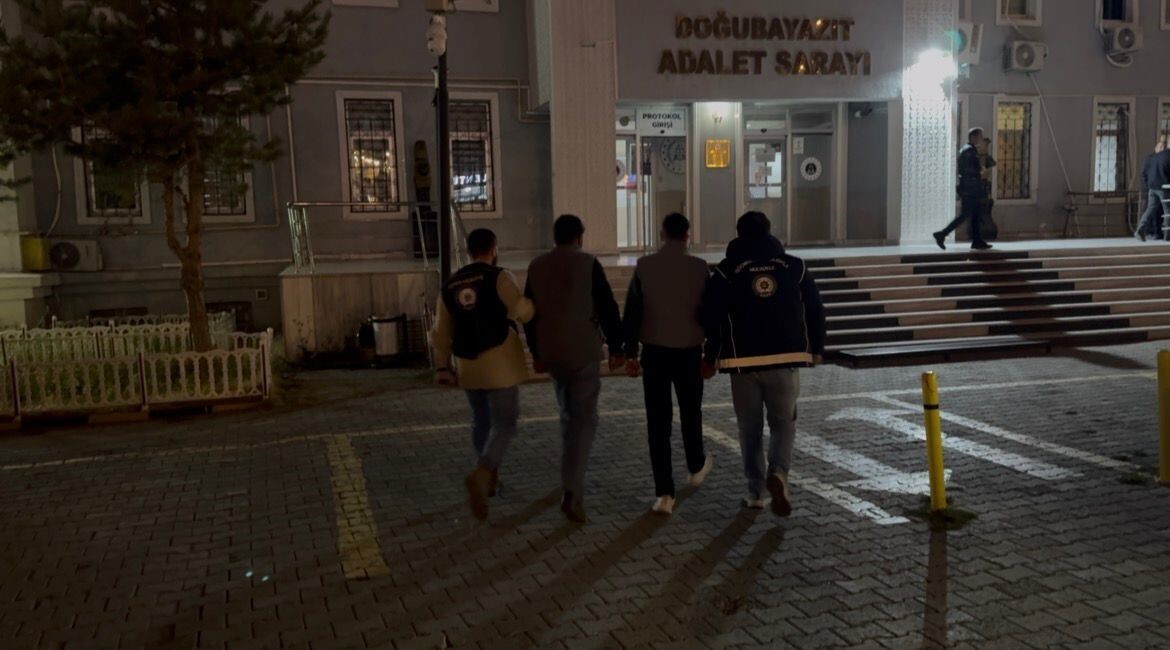 AĞRI’DA GÖÇMEN KAÇAKÇILIĞIYLA MÜCADELE EKİPLERİNİN DÜZENLEDİĞİ OPERASYONDA 14 DÜZENSİZ GÖÇMEN...