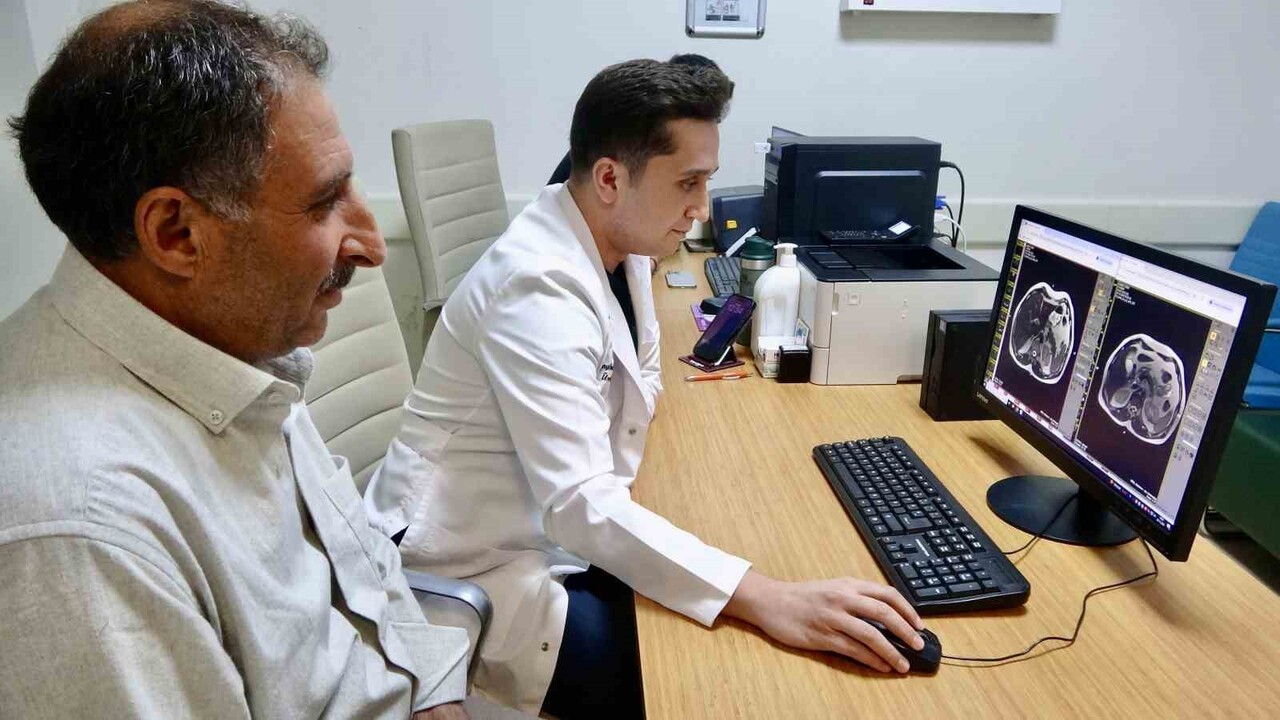 AĞRI EĞİTİM VE ARAŞTIRMA HASTANESİ'NDE İLK KEZ UYGULANAN KAPALI BÖBREK AMELİYATI, HEM HASTANIN...