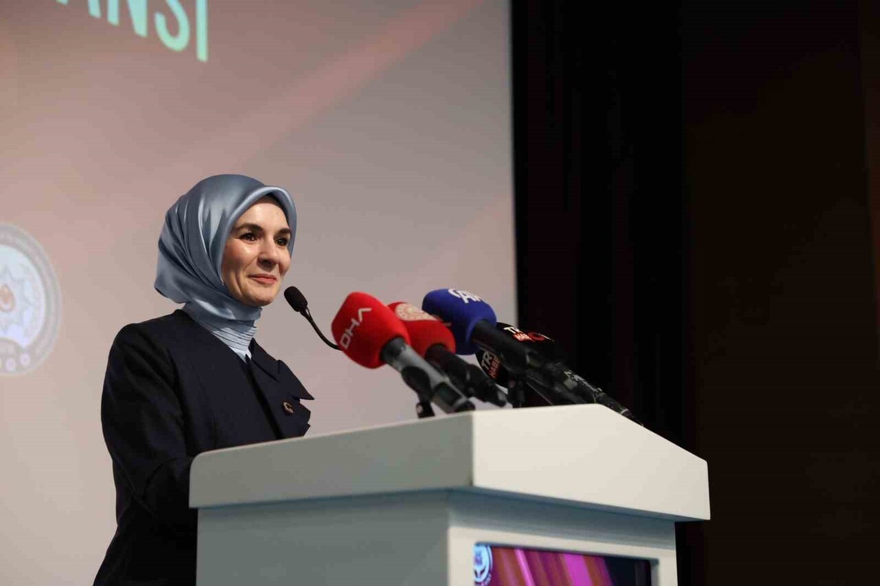 AİLE VE SOSYAL HİZMETLER BAKANI MAHİNUR ÖZDEMİR GÖKTAŞ, "GÖÇÜ SADECE DEMOGRAFİK YA DA EKONOMİK BİR...