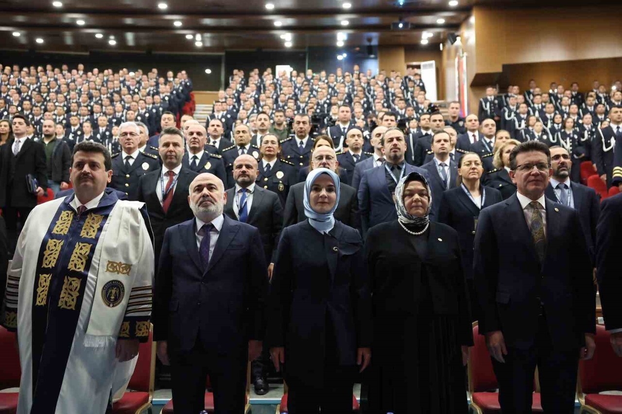 AİLE VE SOSYAL HİZMETLER BAKANI MAHİNUR ÖZDEMİR GÖKTAŞ, "GÖÇÜ SADECE DEMOGRAFİK YA DA EKONOMİK BİR...