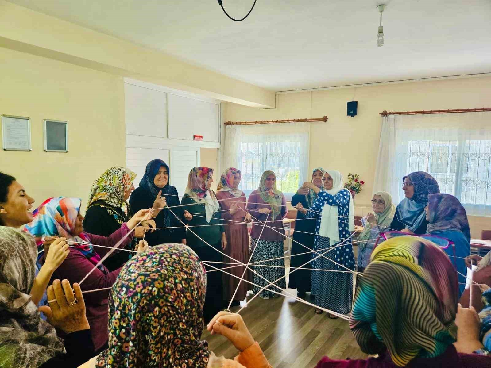 AİLE VE SOSYAL HİZMETLER BAKANLIĞI, AİLE KURUMUNU GÜÇLENDİRMEK VE ANNE BABALARI DESTEKLEMEK...