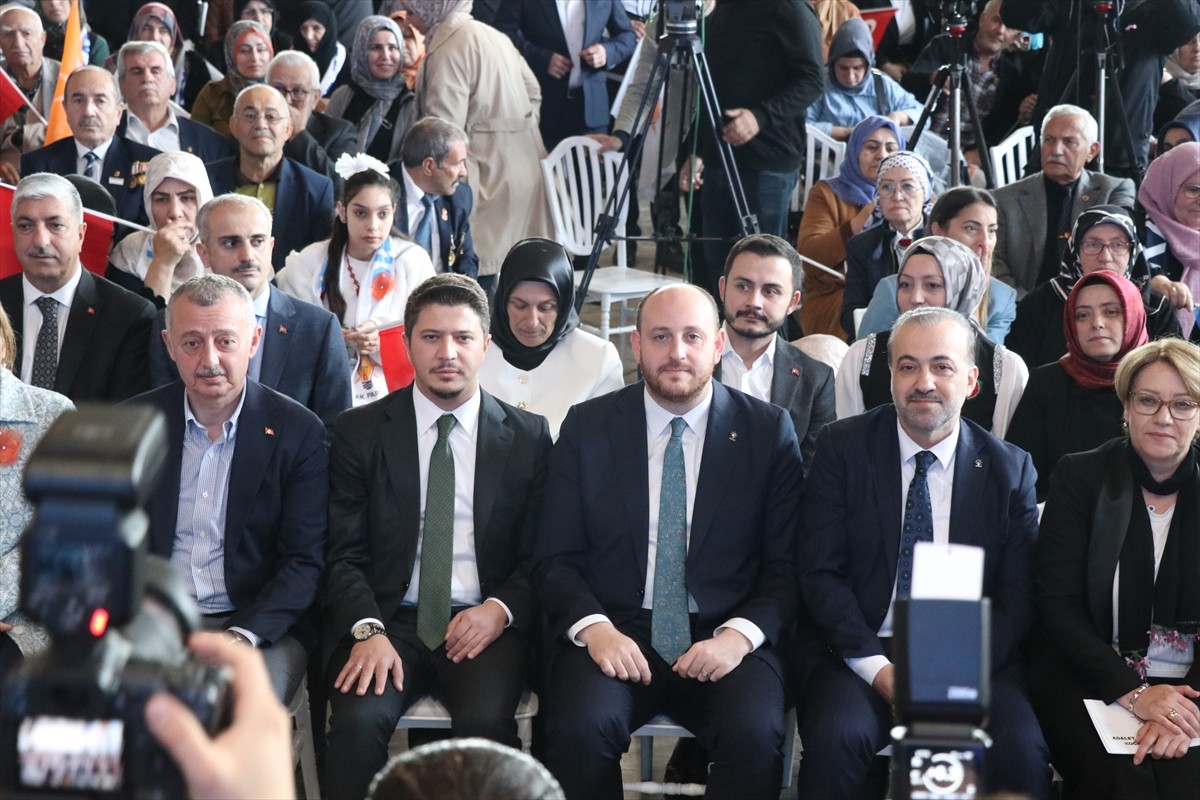 AK Parti Genel Başkan Yardımcısı ve Teşkilat Başkanı Ahmet Büyükgümüş (sol 3), Kocaeli Kongre...
