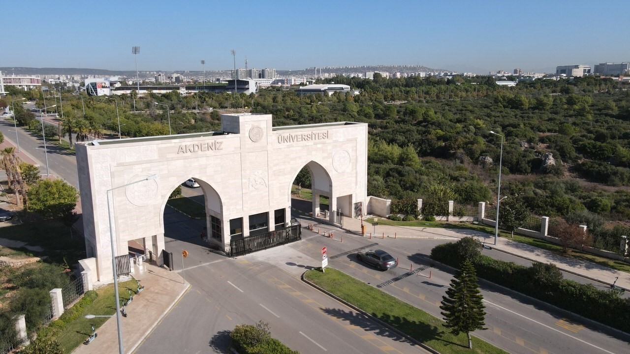 AKDENİZ ÜNİVERSİTESİ, THE 2026 YILI DİSİPLİNLER ARASI BİLİM SIRALAMASINDA 251-300 BANDINDAKİ...