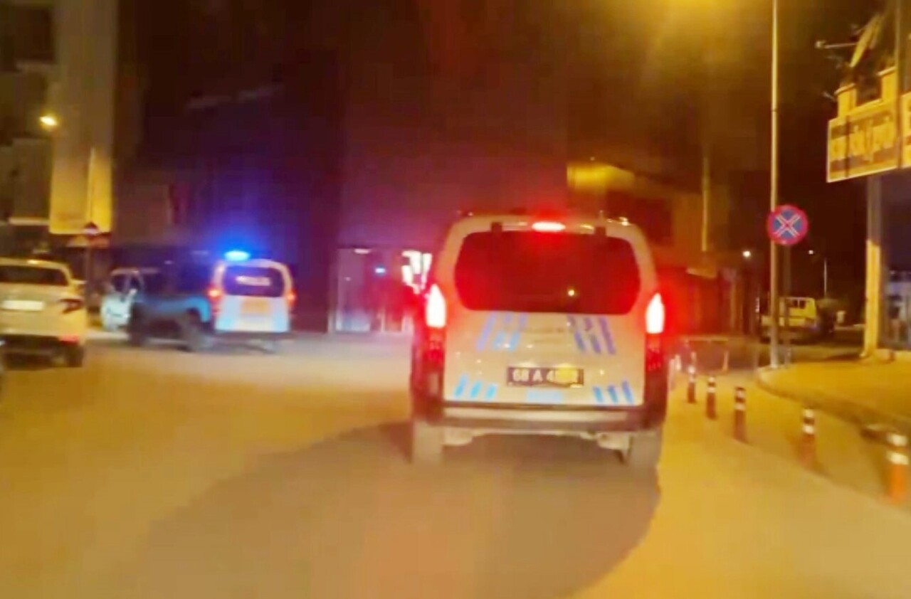 AKSARAY’DA GECE YARISI OLMASINA RAĞMEN FAALİYETİNİ SÜRDÜREN "KÜSECEKSEN OYNAMAYALIM"...