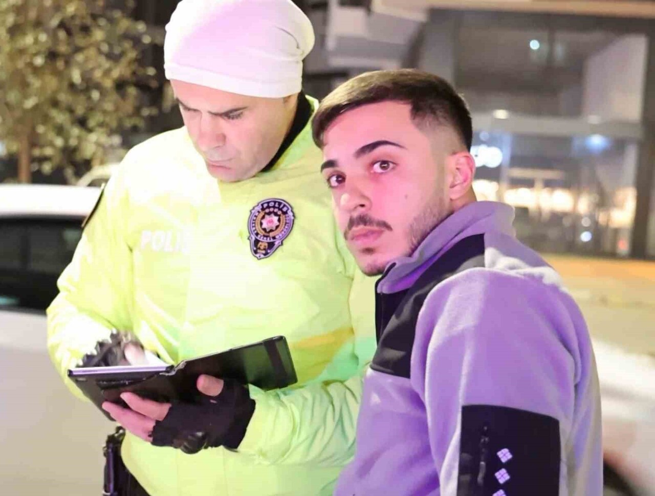 AKSARAY’DA MUAYENESİZ VE SİGORTASIZ ARAÇLA UYGULAMAYA TAKILAN EHLİYETSİZ GENÇ SÜRÜCÜYE 24 BİN 182...