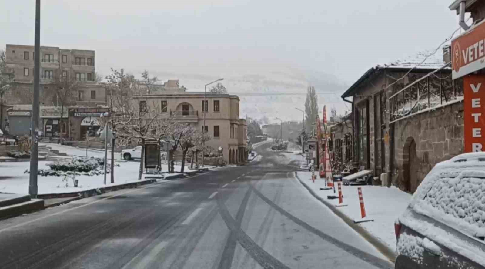 AKSARAY’IN YÜKSEK KESİMLERİNDE YER ALAN GÜZELYURT İLÇESİ VE HELVADERE BELDESİNDE SABAHA KARŞI...