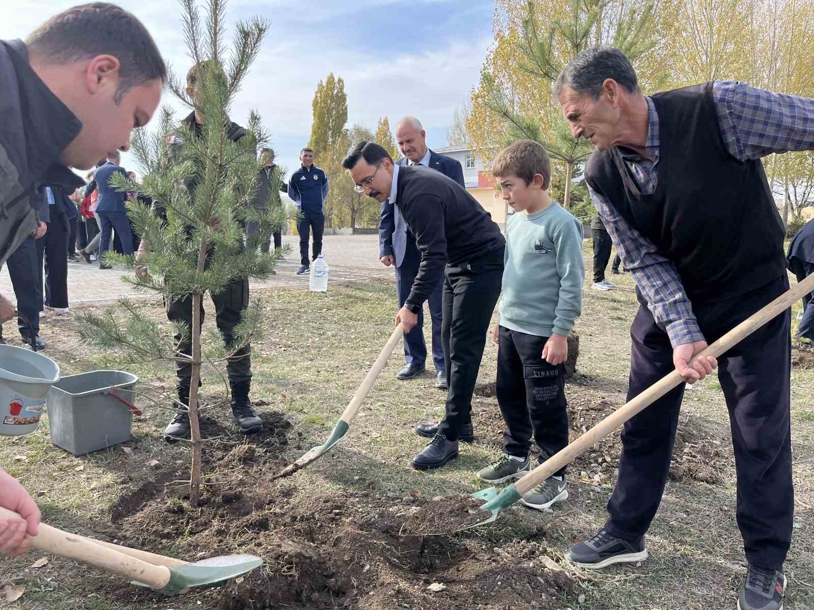 AKYAKA’DA FİDAN DİKİMİ ETKİNLİĞİ(KARS-İHA)