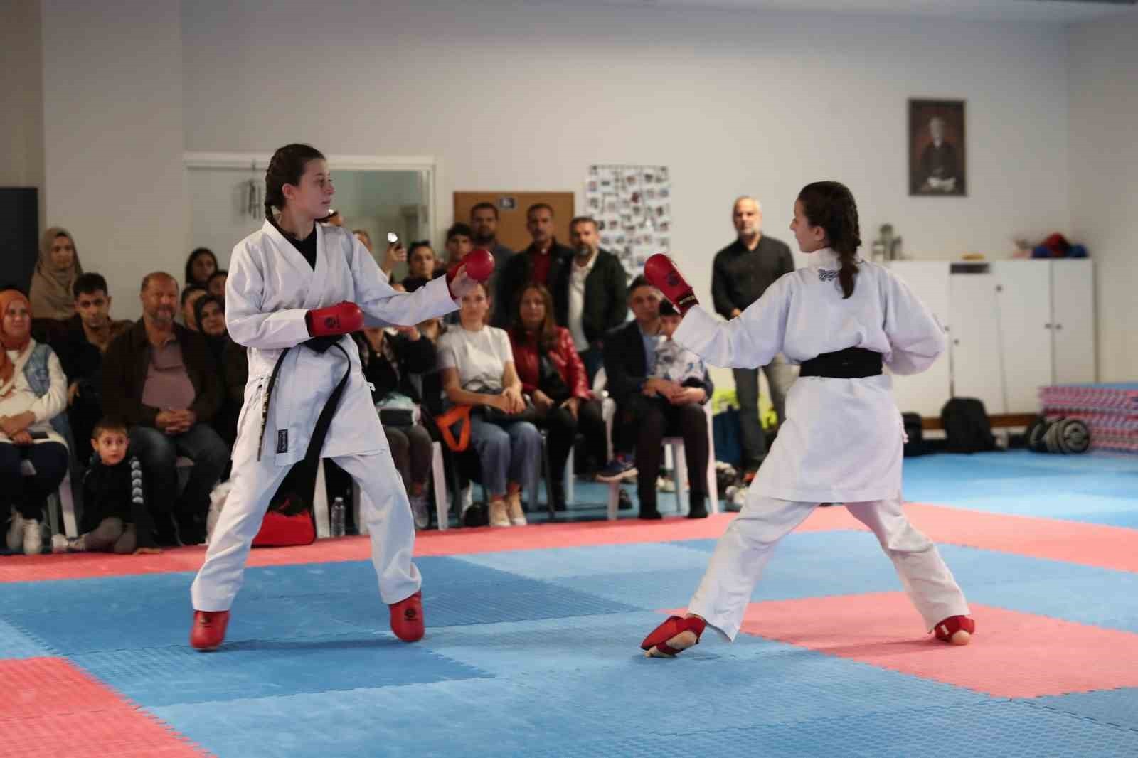 ALİAĞA GENÇLİK MERKEZİ SPOR KULÜBÜ KARATE KURSU’NDA 2025 YILI EKİM DÖNEMİ KUŞAK SINAVI BAŞARIYLA...