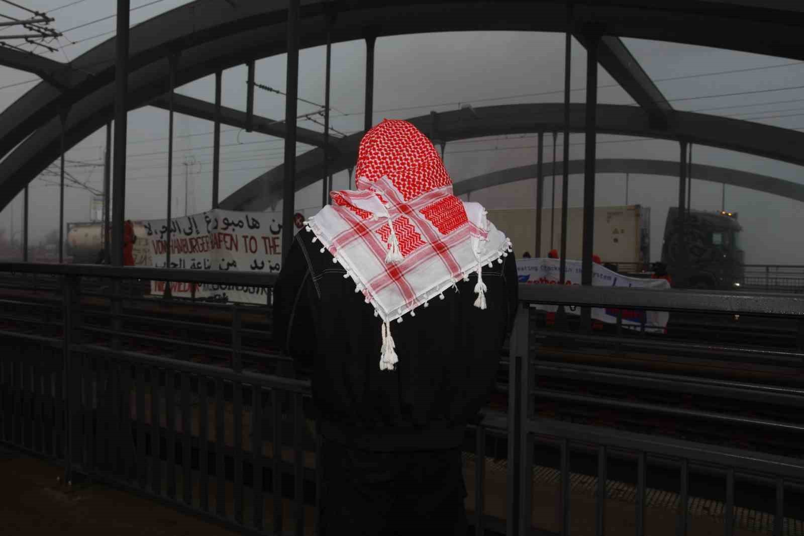 ALMANYA’DA FİLİSTİN YANLISI BİR GRUP İSRAİL'E SİLAH İHRACATININ DURDURULMASI VE ALMAN HÜKÜMETİNİN...