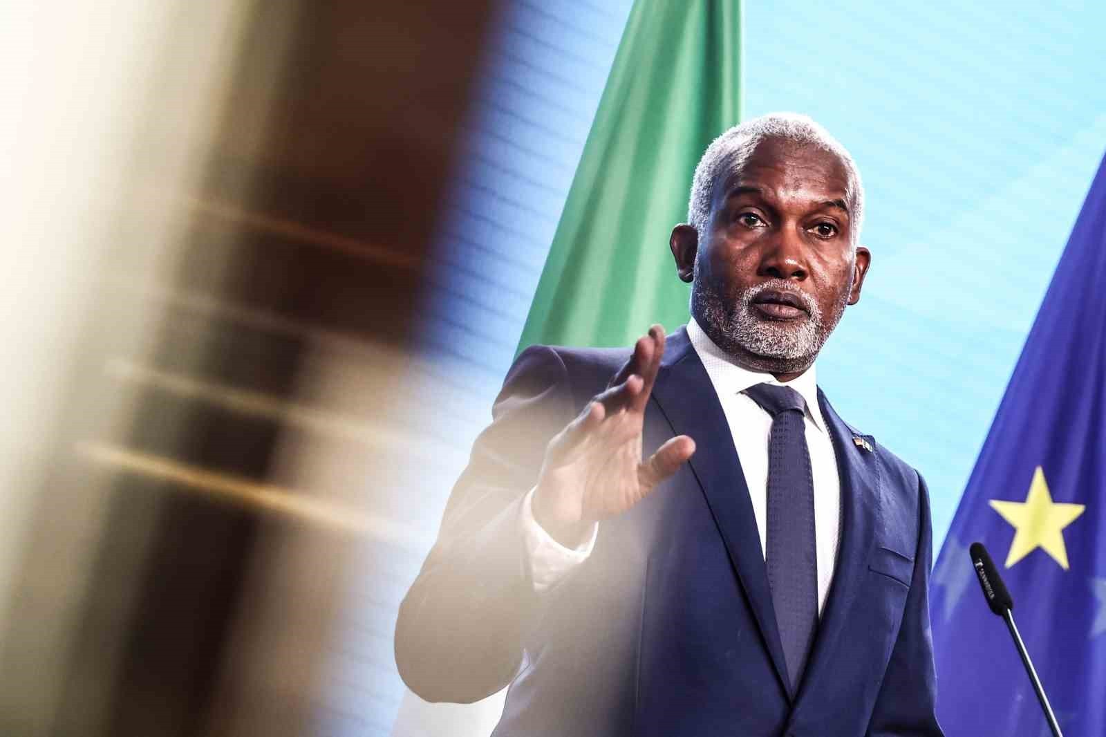 ALMANYA DIŞİŞLERİ BAKANI JOHANN WADEPHUL İLE NİJERYA DIŞİŞLERİ BAKANI YUSUF MAİTAMA TUGGAR...