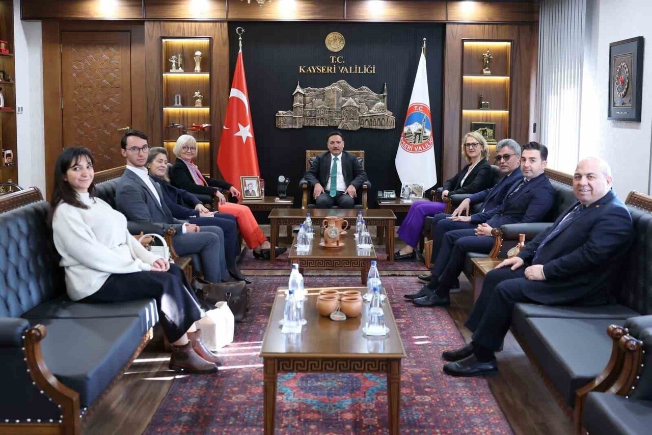 ALMANYA FEDERAL CUMHURİYETİ BÜYÜKELÇİSİ SİBYLLE KATHARİNA SORG, KAYSERİ VALİSİ GÖKMEN ÇİÇEK’İ...