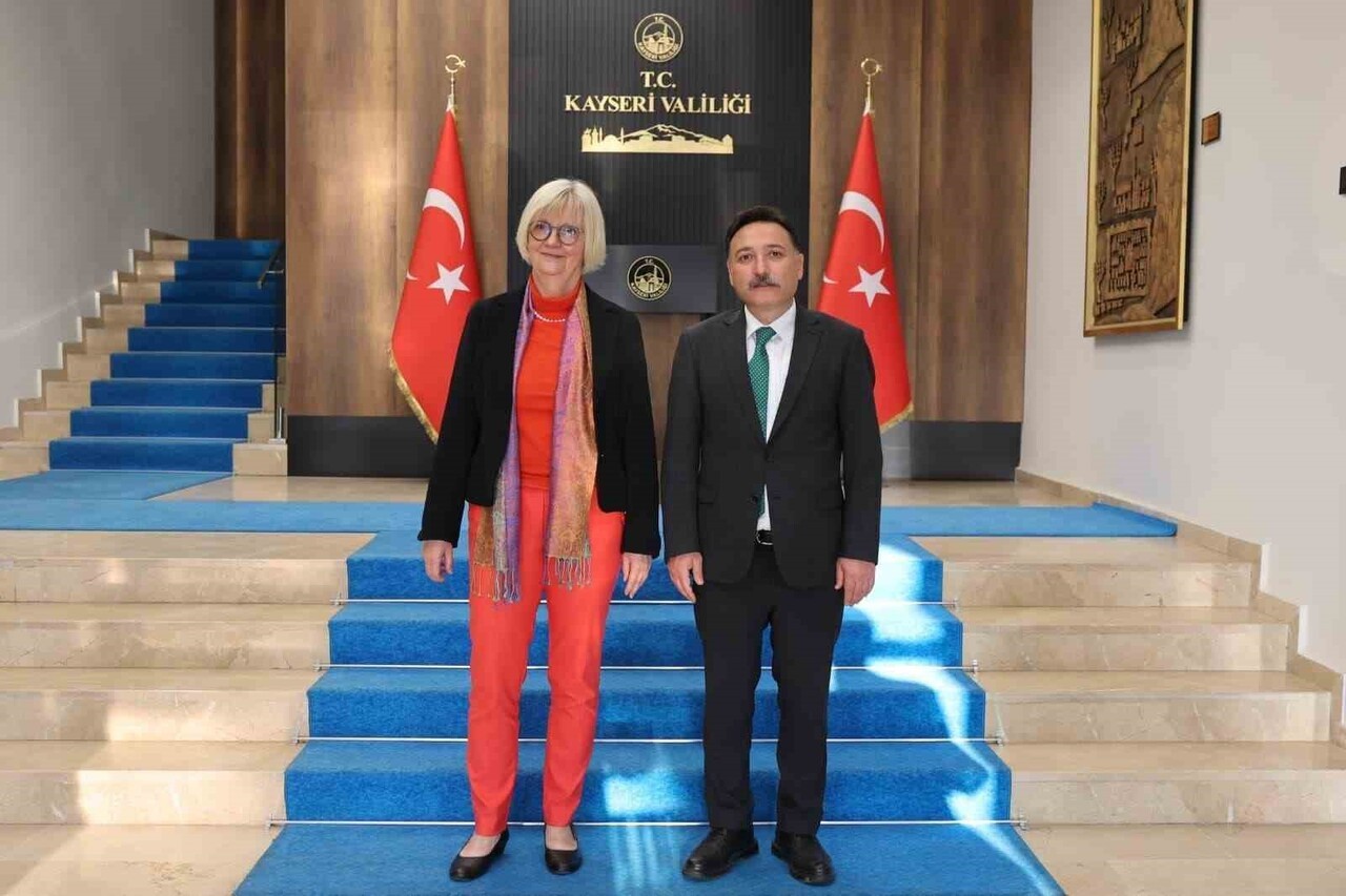 ALMANYA FEDERAL CUMHURİYETİ BÜYÜKELÇİSİ SİBYLLE KATHARİNA SORG, KAYSERİ VALİSİ GÖKMEN ÇİÇEK’İ...