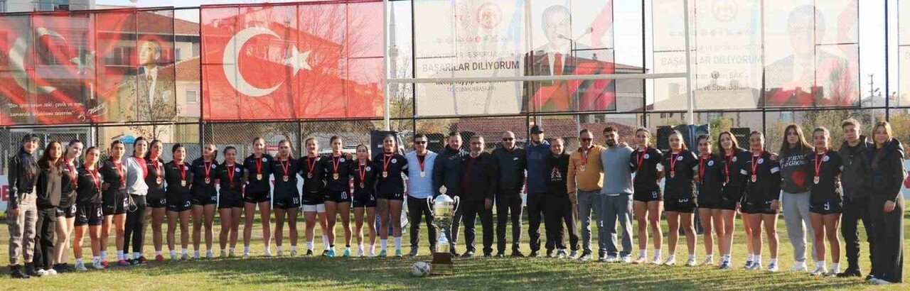 ANKARA'DA DÜZENLENEN KADINLAR TÜRKİYE 15'Lİ RAGBİ LİGİ FİNALİNDE, İSTANBUL FİRUZKÖY SPOR KULÜBÜ'NÜ...