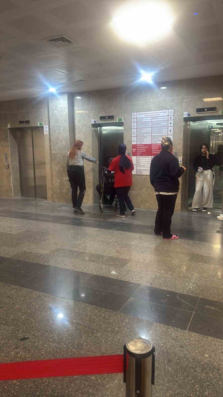 ANKARA'NIN SİNCAN İLÇESİNDE 120 İŞÇİNİN, YEDİKLERİ YEMEK NEDENİYLE ZEHİRLENEREK HASTANEYE...