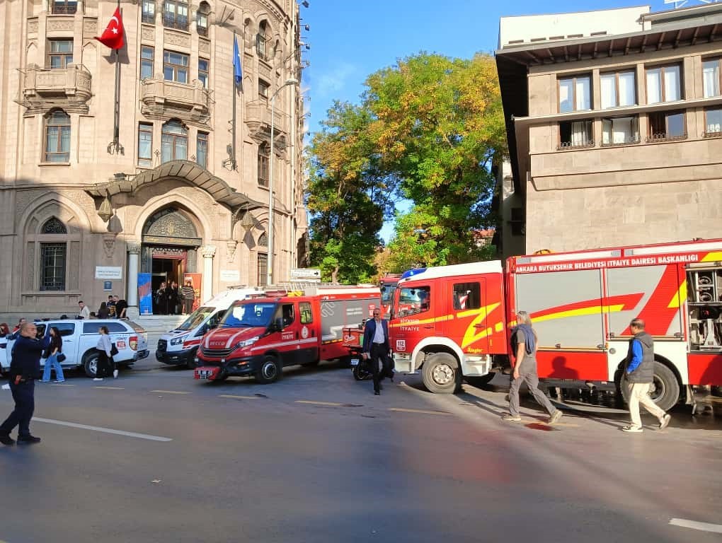 ANKARA’NIN ALTINDAĞ İLÇESİNDE BULUNAN SOSYAL BİLİMLER ÜNİVERSİTESİ’NİN DOĞALGAZ KAZANINDA YOĞUN...