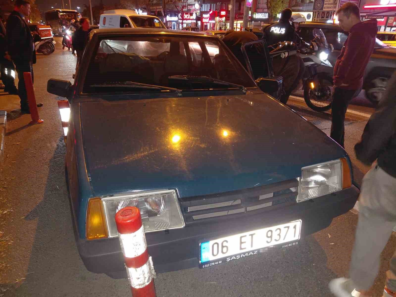 ANKARA’NIN ÇANKAYA İLÇESİNDE BOZULAN ARABASINDAN İNEN BİR VATANDAŞA OTOBÜS ÇARPTI.