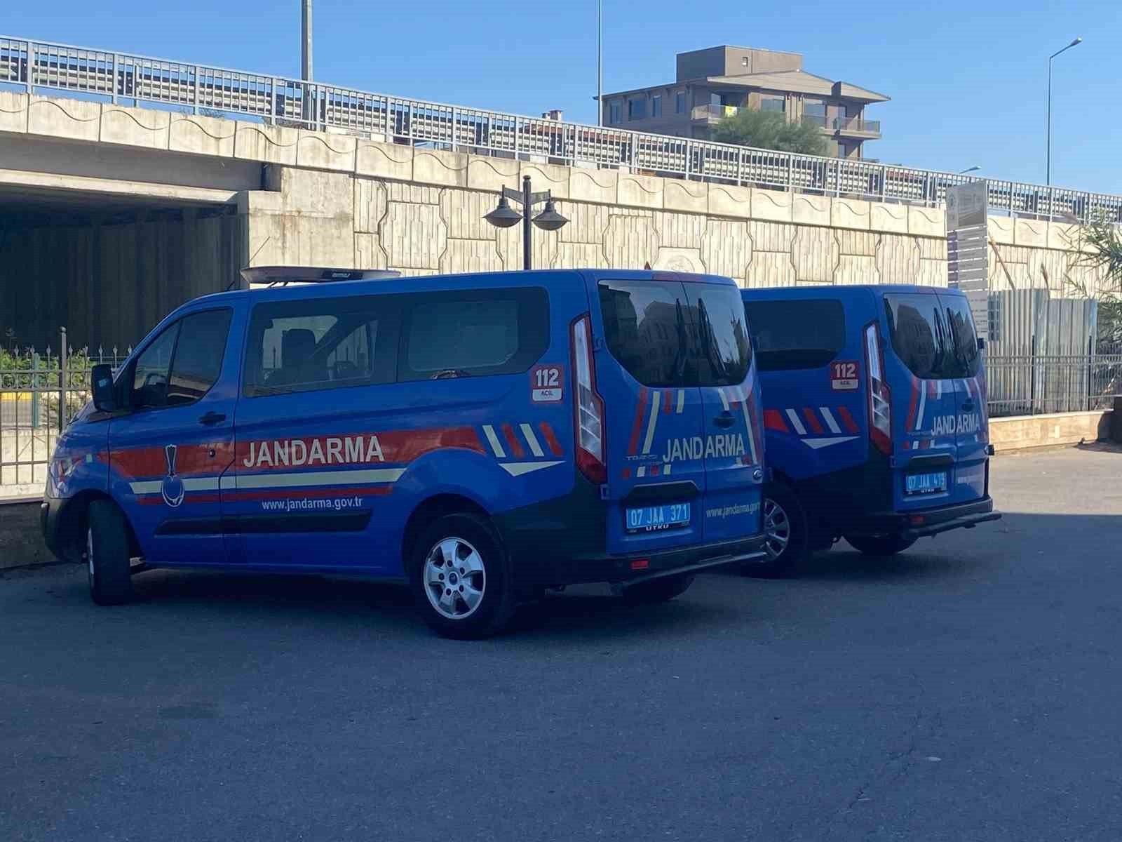 ANTALYA'NIN SERİK İLÇESİNDE İŞ İNSANINDAN RÜŞVET ALDIĞI İDDİASIYLA  GÖZALTINA ALINAN CHP ESKİ...