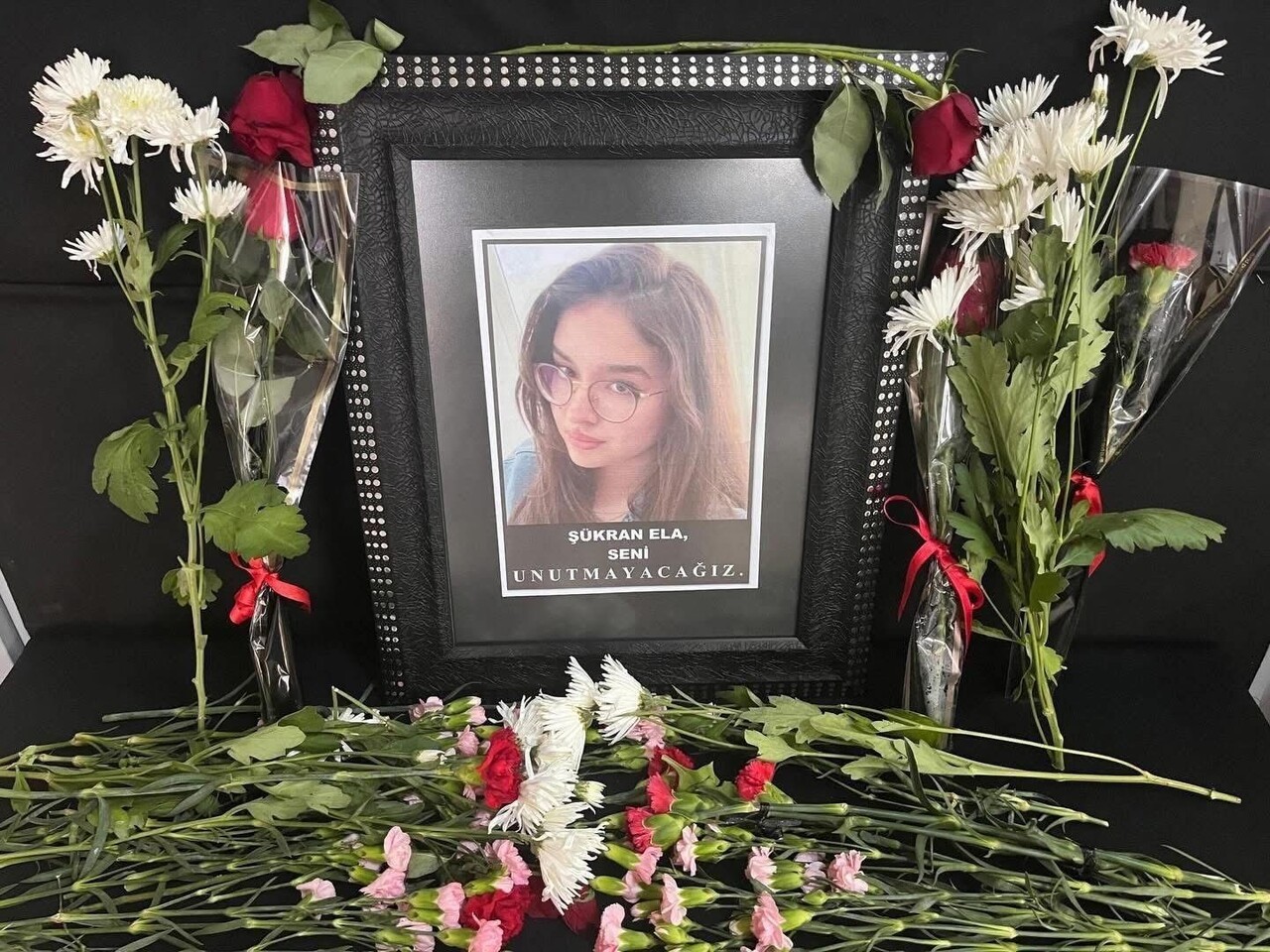 ANTALYA'NIN SERİK İLÇESİNDE TRAFİK KAZASINDA HAYATINI KAYBEDEN ŞÜKRAN ELA’NIN BOŞ KALAN SIRASINA...