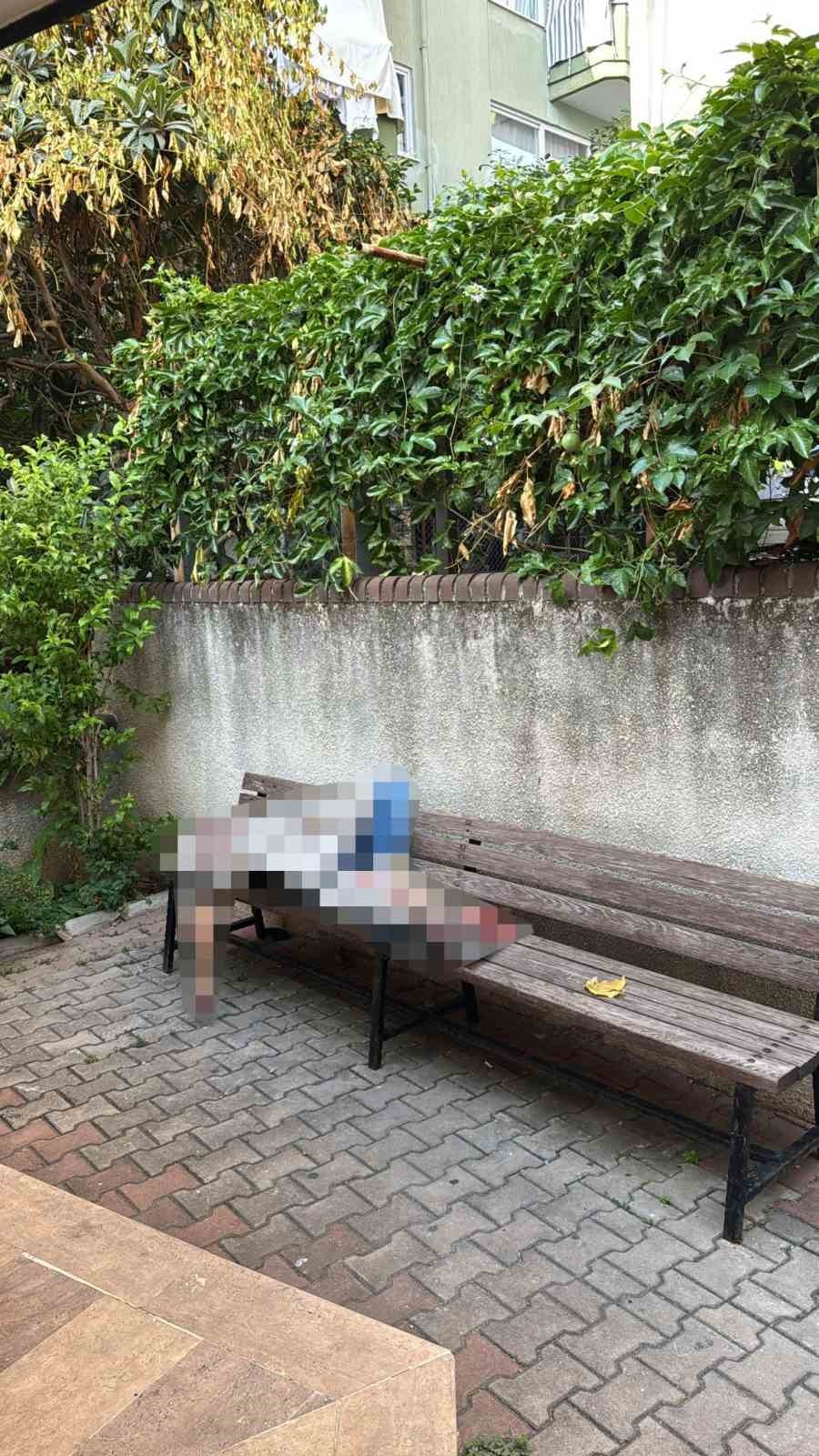 ANTALYA’NIN ALANYA İLÇESİNDE BİR KİŞİ, CAMİ ÖNÜNDEKİ BANKTA HAREKETSİZ HALDE BULUNMASININ ARDINDAN...