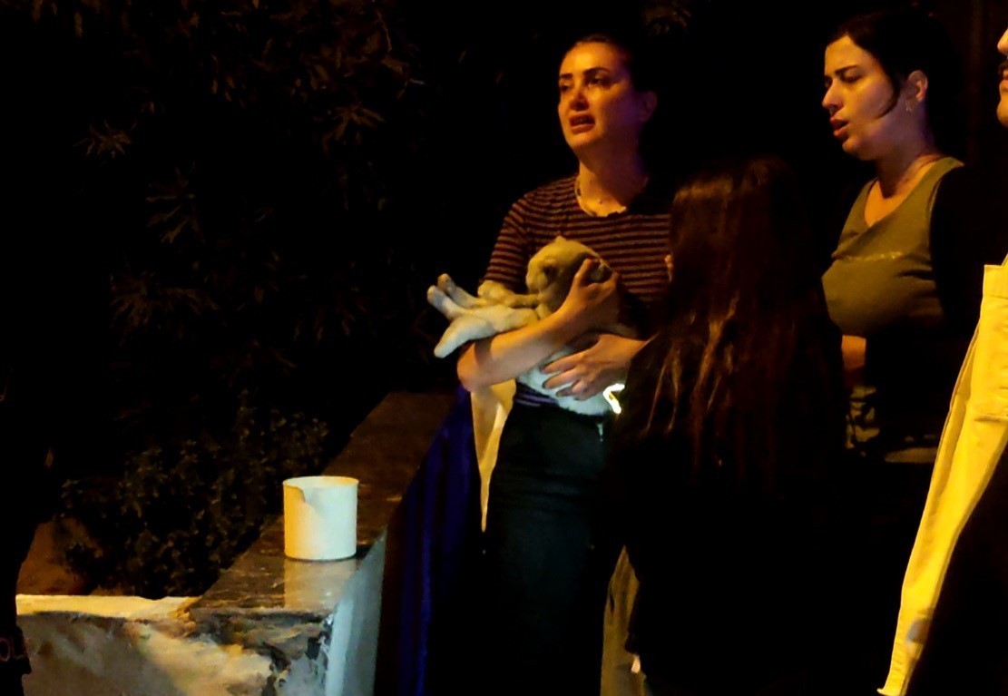 ANTALYA’NIN KEPEZ İLÇESİ ÖZGÜRLÜK MAHALLESİ’NDE BİR APARTMANIN ALT KATINDAKİ DAİREDE ÇIKAN...