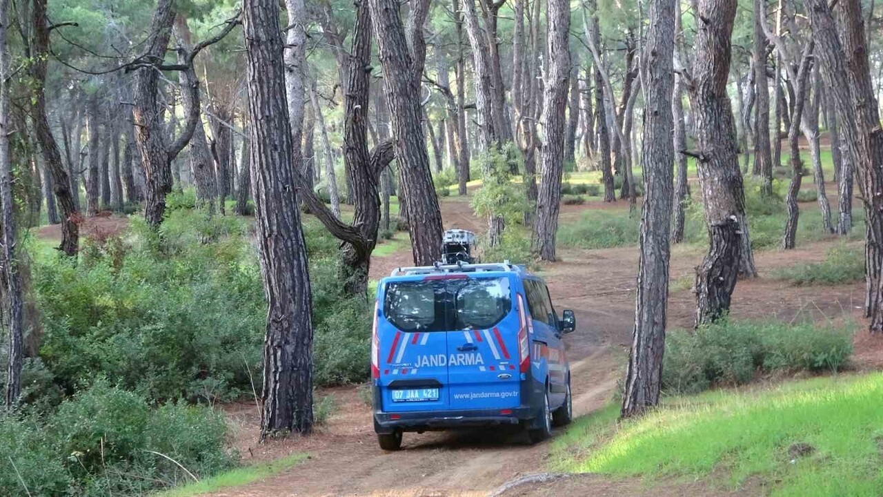 ANTALYA’NIN MANAVGAT İLÇESİNDE VATANDAŞLARIN ORMANLIK ALANLARA GİRİŞ YAPARAK MANGAL VE ATEŞ...