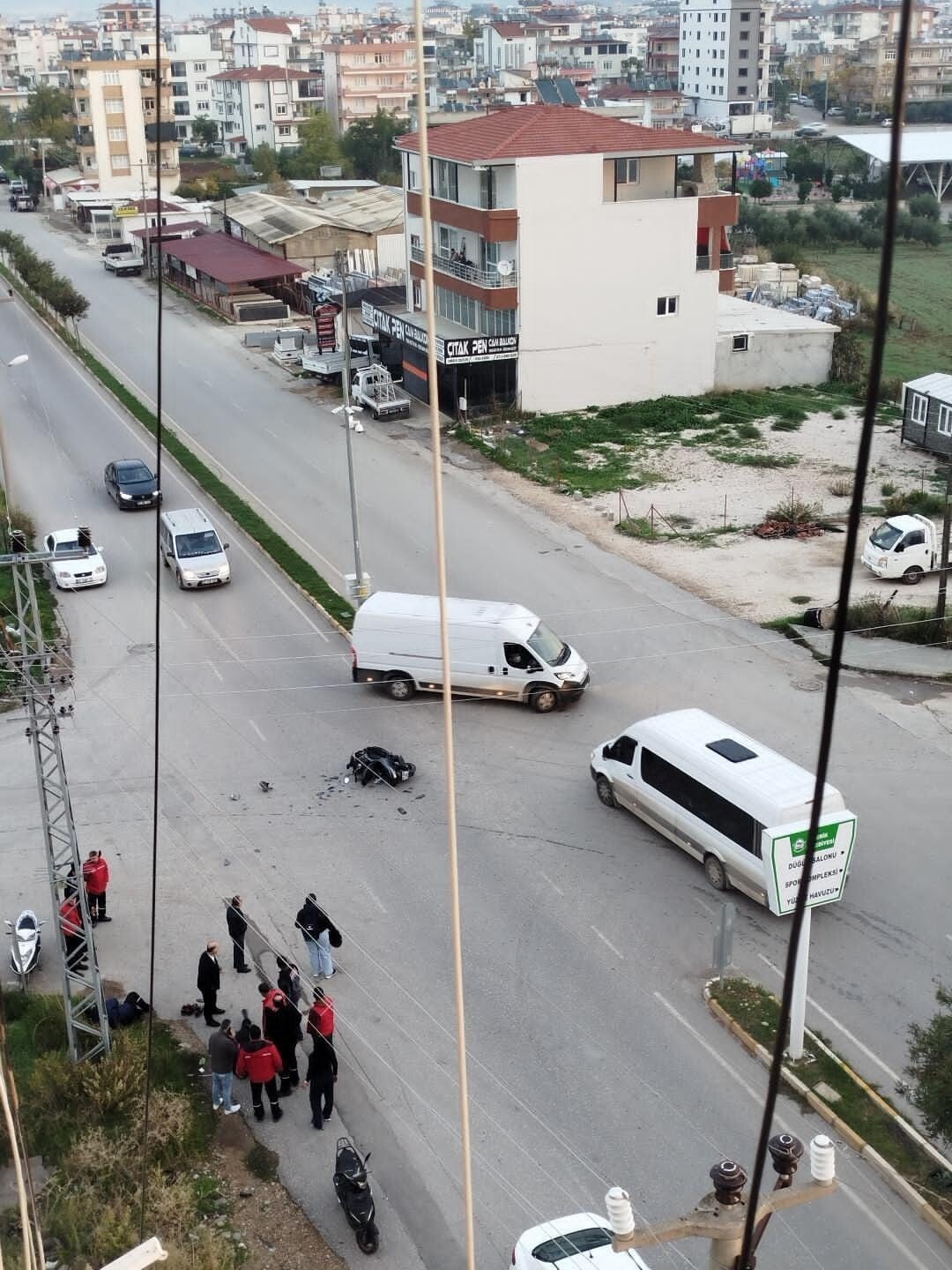 ANTALYA’NIN SERİK İLÇESİNDE OTOMOBİL İLE MOTOSİKLETİN KARIŞTIĞIM KAZADA 2 KİŞİ...