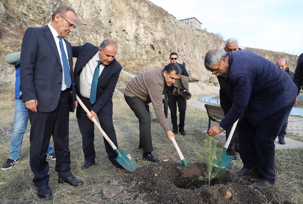 ARDAHAN'DA AĞAÇ DİKİM ETKİNLİĞİ DÜZENLENDİ. (OLGUN YILDIZ/ARDAHAN-İHA)