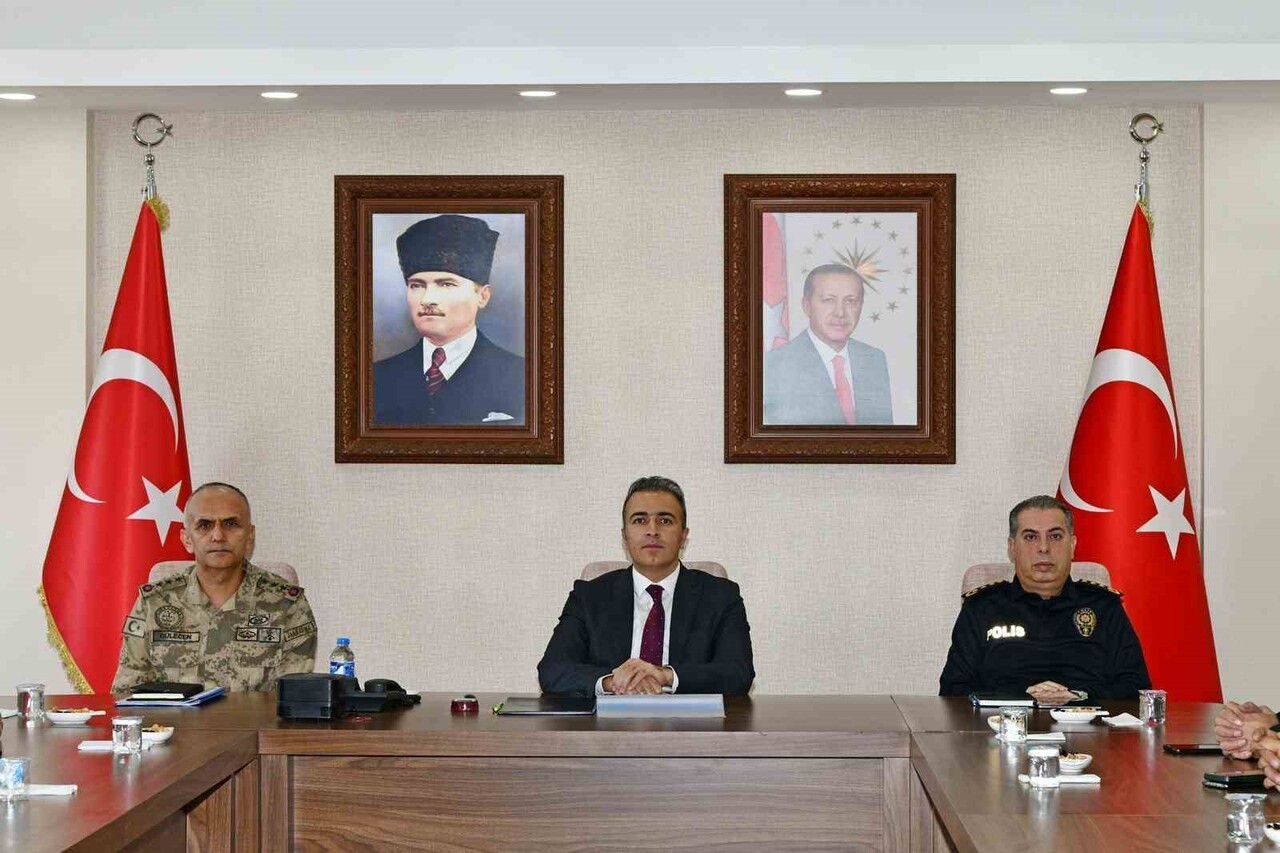 ARDAHAN'DA ‘ASAYİŞ VE GÜVENLİK DEĞERLENDİRME TOPLANTISI’ DÜZENLENDİ. (OLGUN...