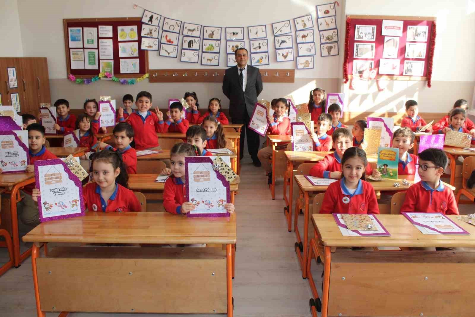 (ARŞİV FOTO) - AYDIN'DA İLK ARA TATİL İÇİN SON DERS ZİLİ BUGÜN ÇALARKEN, İL GENELİNDE BULUNAN 188...