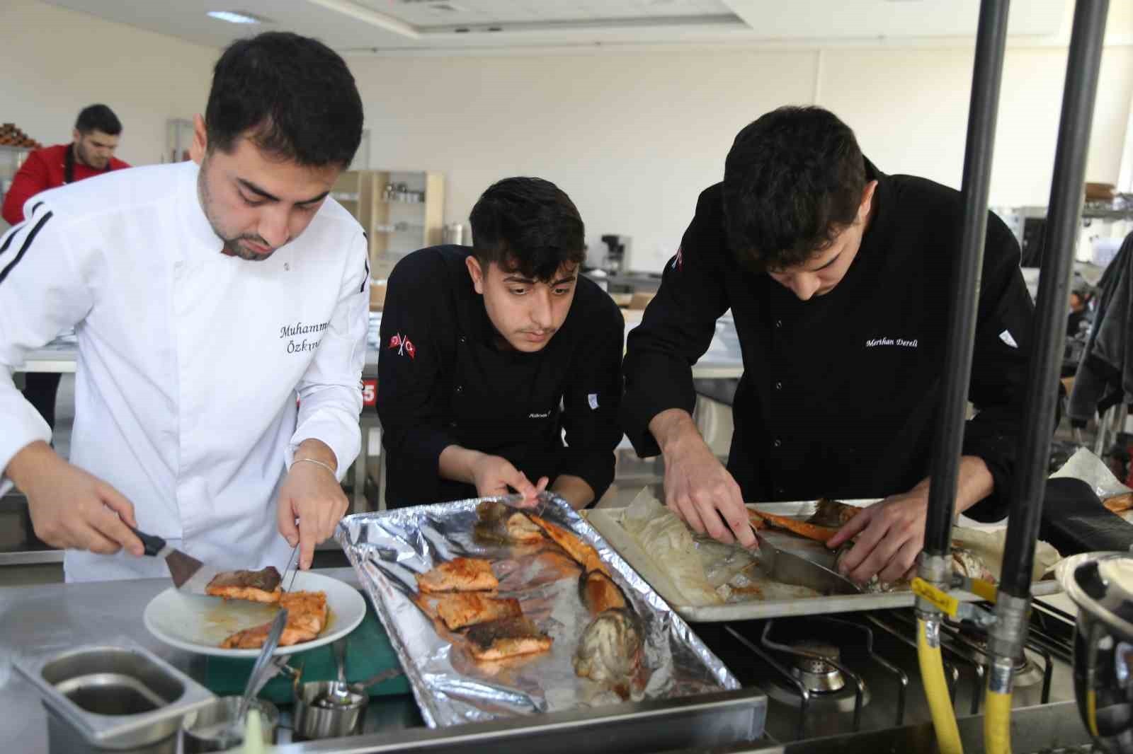 ARTVİN'DE ÜRETİLEN TÜRK SOMONUNUN GASTRONOMİDEKİ DEĞERİNİ ÖNE ÇIKARMAK AMACIYLA DÜZENLENEN...