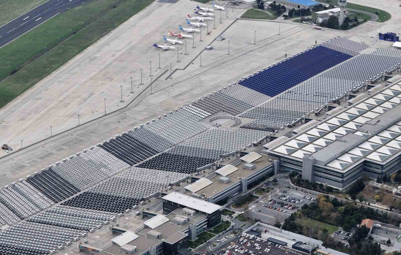 ATATÜRK HAVALİMANI’NDA TESLİME HAZIR BİNLERCE ARAÇ TEK KAREDE GÖRÜNTÜLENDİ