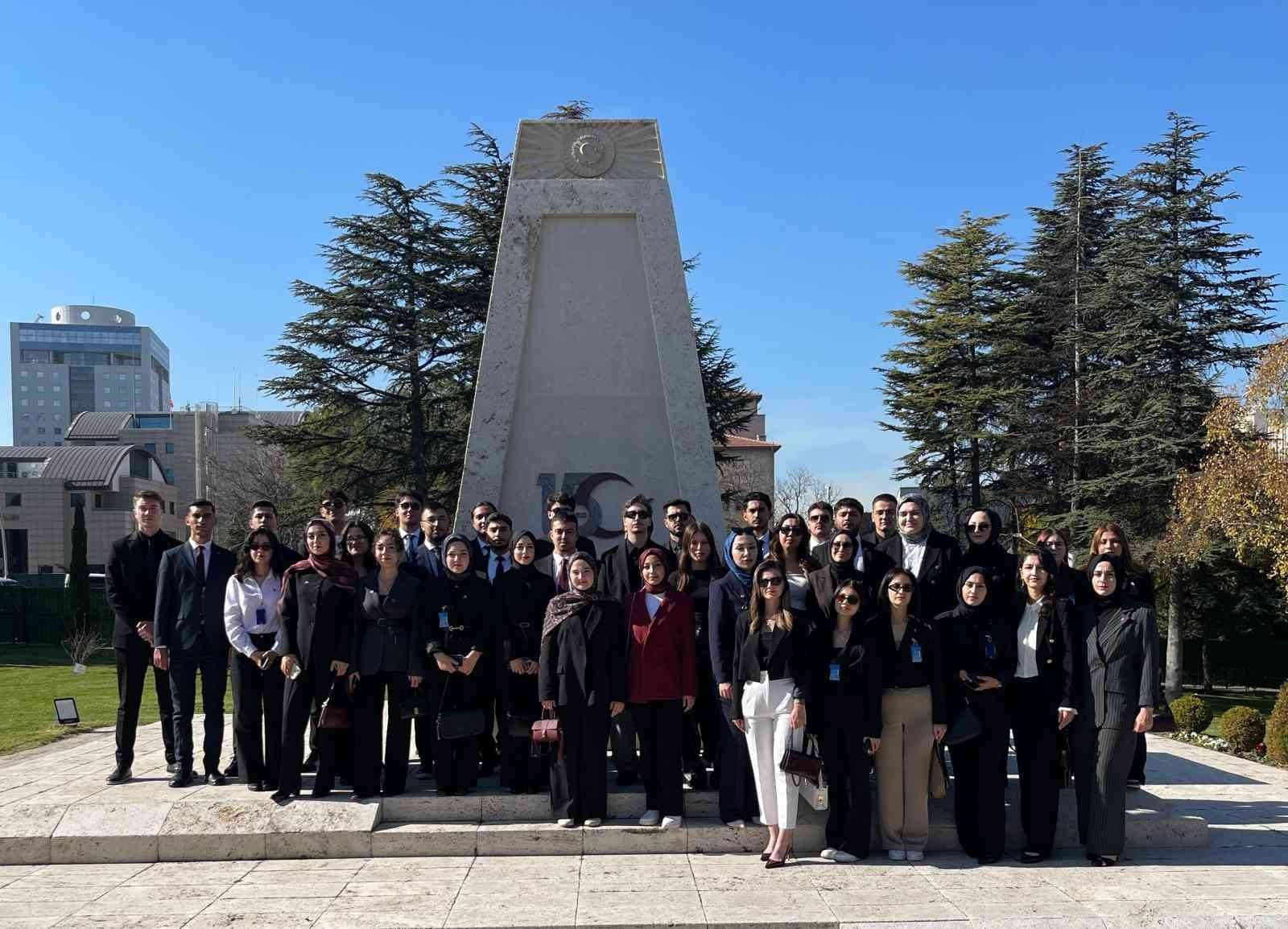 ATATÜRK ÜNİVERSİTESİ BÜNYESİNDE FAALİYET GÖSTEREN İDEAL HUKUK KULÜBÜ VE YENİLER ÖĞRENCİ KULÜBÜ...