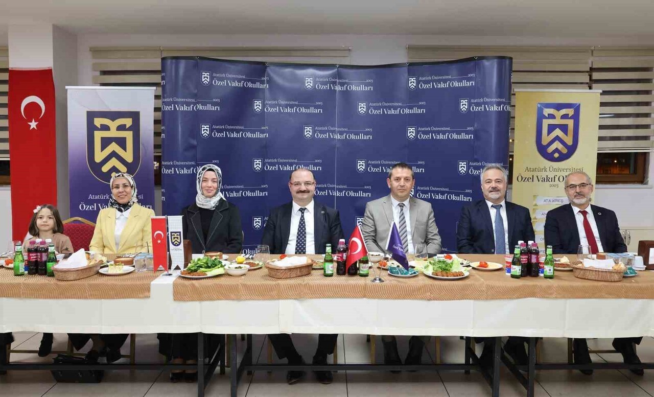 ATATÜRK ÜNİVERSİTESİ REKTÖRÜ PROF. DR. AHMET HACIMÜFTÜOĞLU, ÖZEL VAKIF OKULLARI TARAFINDAN...