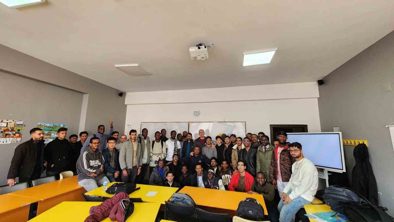 ATATÜRK ÜNİVERSİTESİ TÜRKÇE ÖĞRETİM MERKEZİNE (TÖMER) BU YIL 38 ÜLKEDEN 150 ULUSLARARASI ÖĞRENCİ...