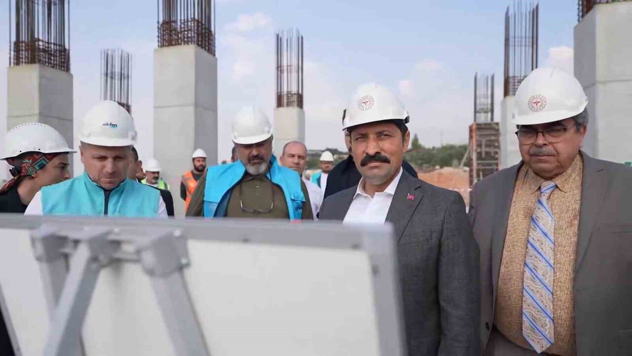 ATAY’IN İSKENDERUN İLÇESİNE İNŞA EDİLEN 600 YATAKLI DEVLET HASTANESİNDE ÇALIŞMALAR SÜRÜYOR....