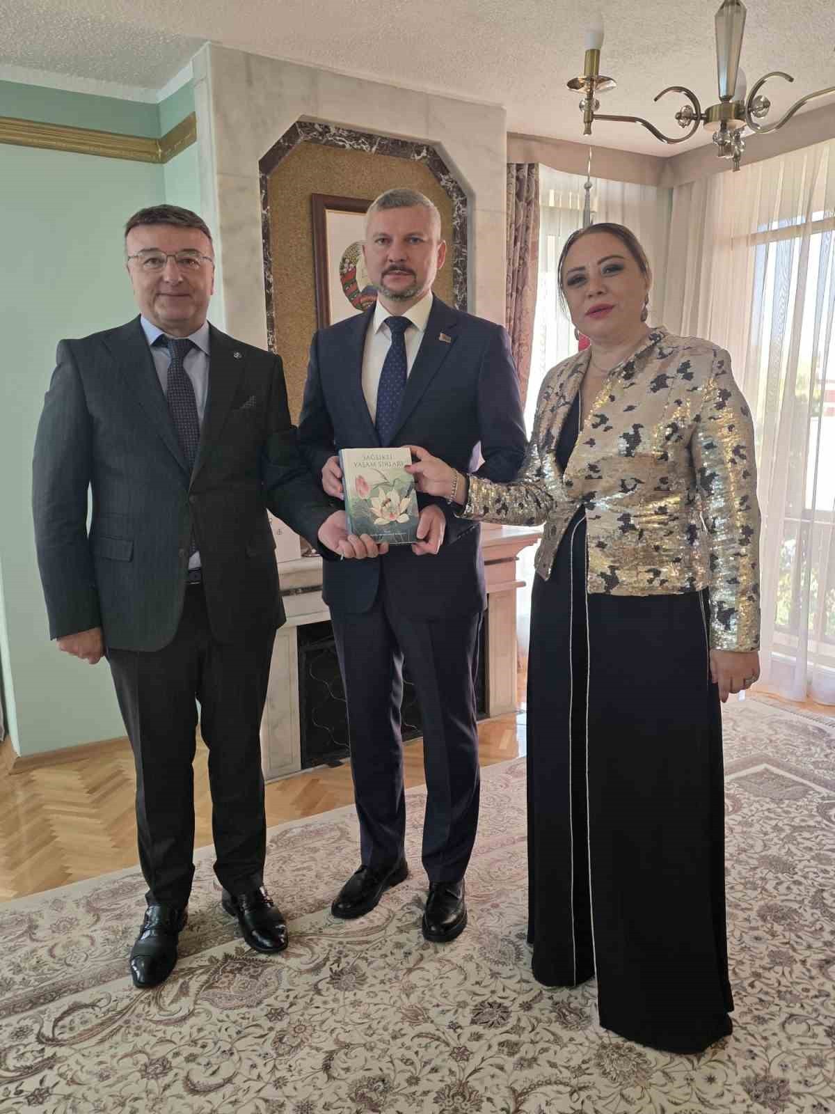 ATKOF GENEL BAŞKANI PROF. DR. AYSUN BAY, BELARUS CUMHURİYETİ ANKARA BÜYÜKELÇİSİ ANATOLİ A. GLAZ...