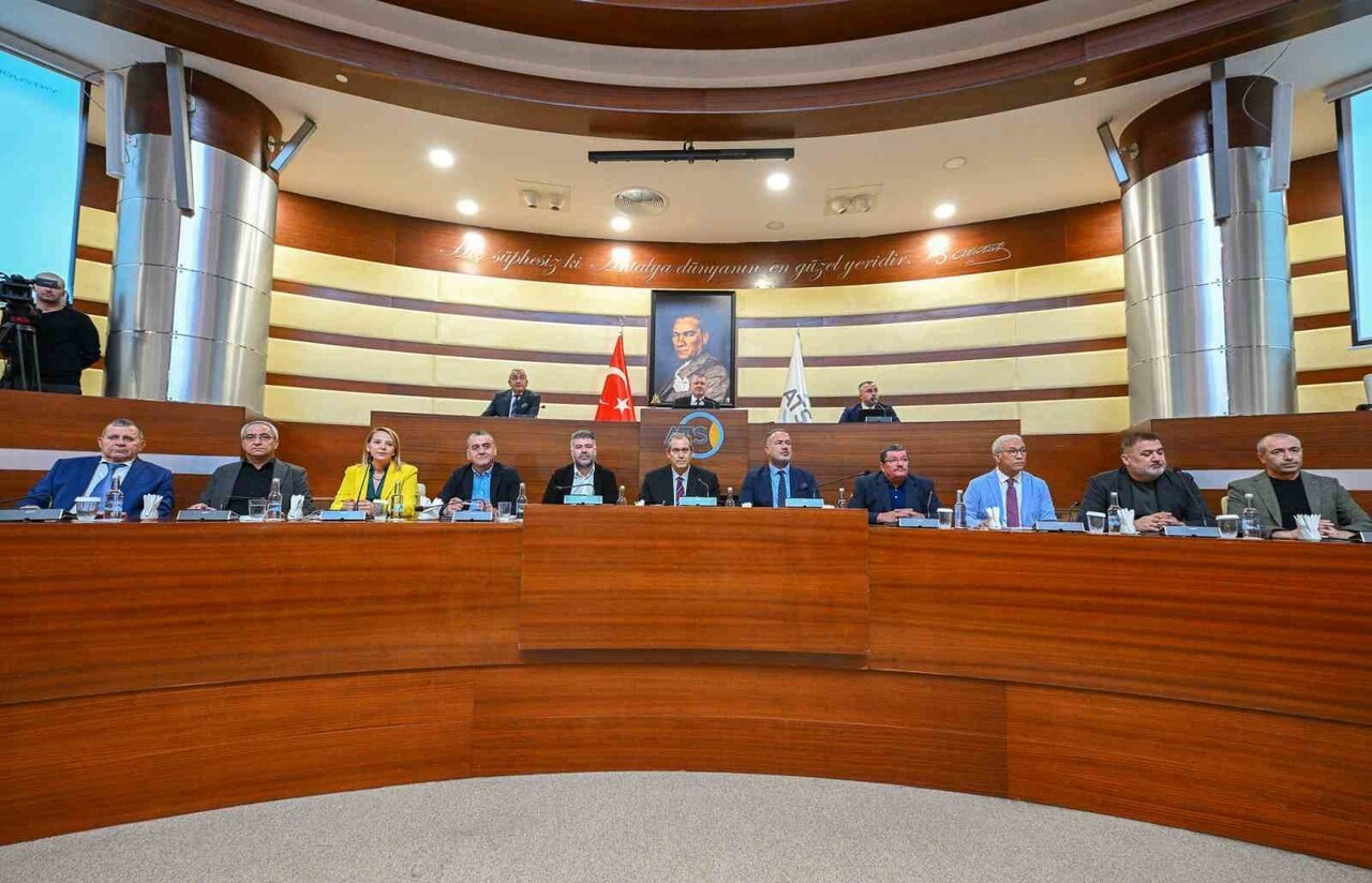 ATSO BAŞKANI YUSUF HACISÜLEYMAN, TURİZMDE GELİR ODAKLI MODELE GEÇİLMESİ GEREKTİĞİNİ BELİRTEREK...