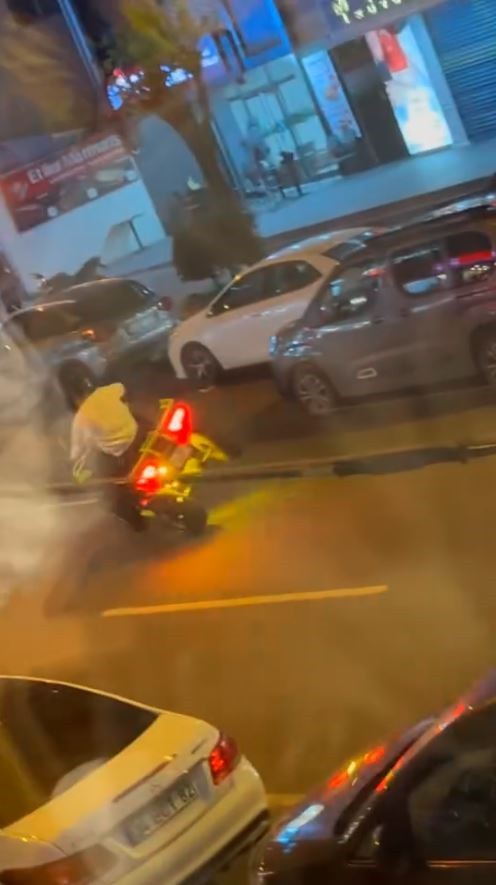 ATV ÜZERİNDEKİ İKİ KİŞİNİN TEHLİKELİ HAREKETLERİNDEN GÖRÜNTÜLER