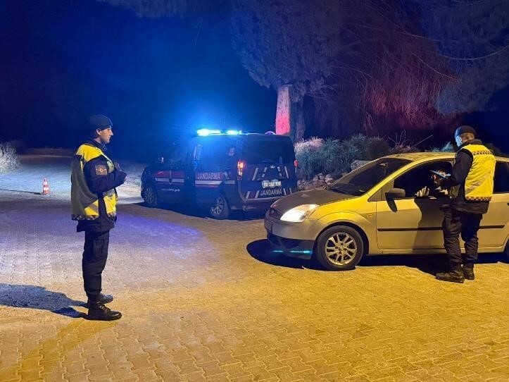 AYDIN'DA GERÇEKLEŞTİRİLEN YOĞUNLAŞTIRILMIŞ TRAFİK DENETİMİNDE KURALLARA UYMADIĞI TESPİT EDİLEN 74...