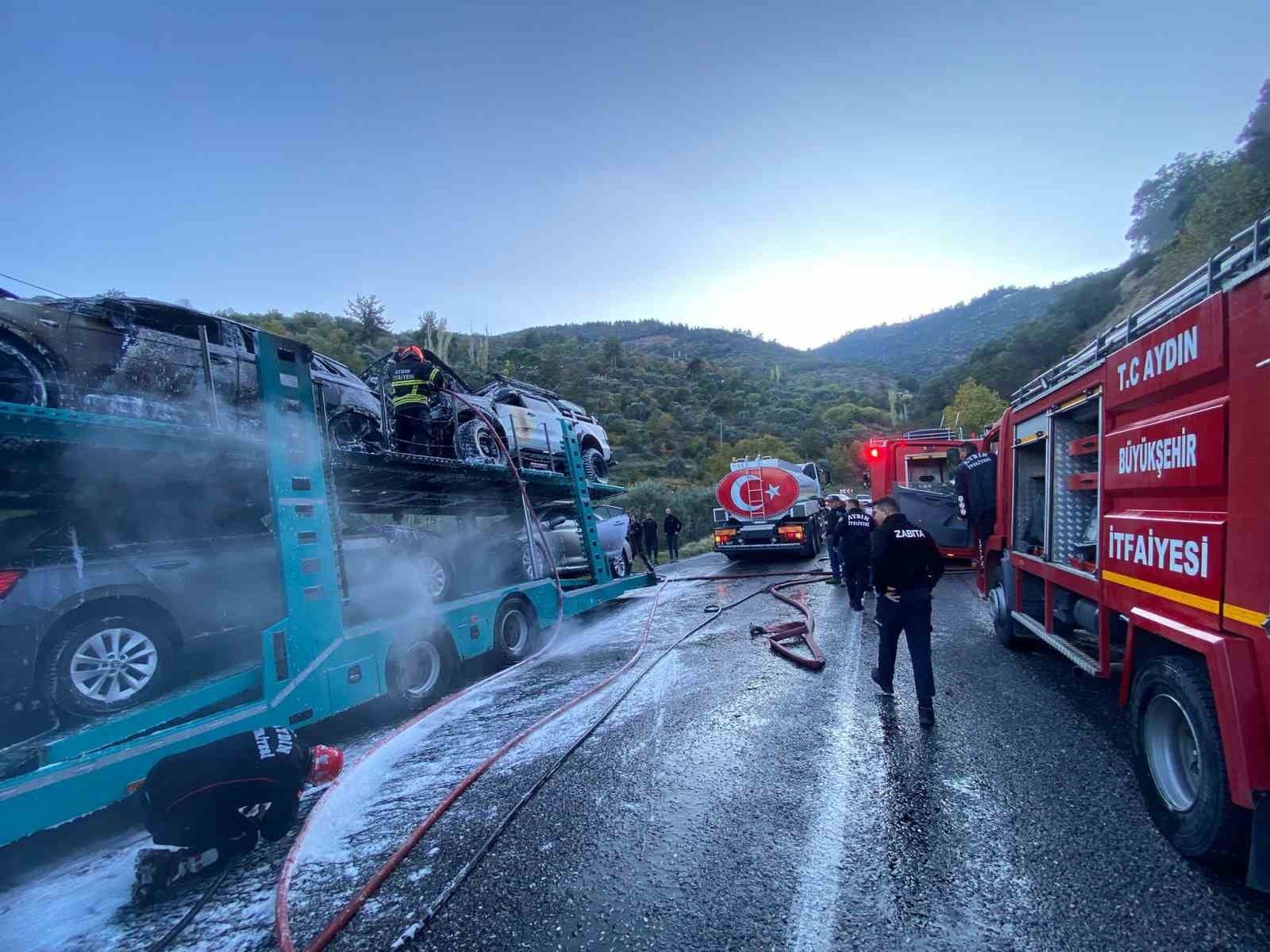 AYDIN'IN BOZDOĞAN İLÇESİNDE ÜZERİNDE ARAÇ YÜKLÜ TIRDA ÇIKAN YANGIN EKİPLERİN MÜDAHALESİYLE...