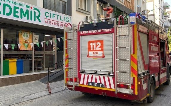 AYDIN'IN EFELER İLÇESİNDE BİR ZİNCİR MARKETİN ELEKTRİK TESİSATINDA ÇIKAN YANGIN PANİKLETİRKEN...