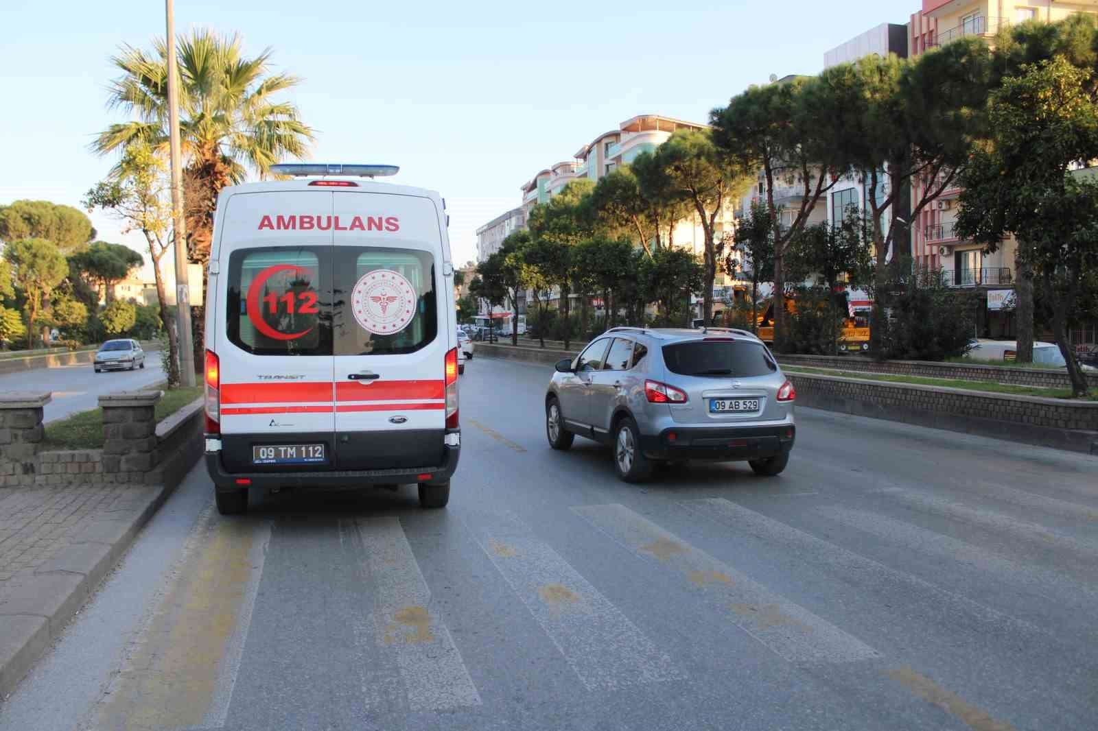 AYDIN'IN EFELER İLÇESİNDE ELİNDEKİ ALIŞVERİŞ POŞETLERİYLE YOLUN KARŞISINA GEÇMEYE ÇALIŞAN 80...