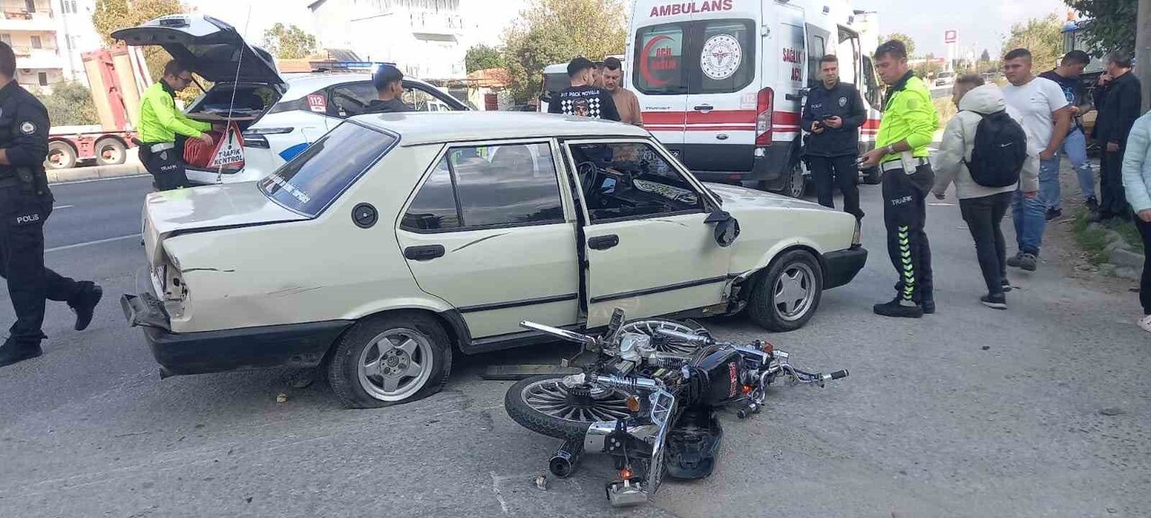 AYDIN'IN EFELER İLÇESİNDE MOTOSİKLETİN OTOMOBİLLE ÇARPIŞMASI SONUCU MEYDANA GELEN KAZADA 2 KİŞİ...