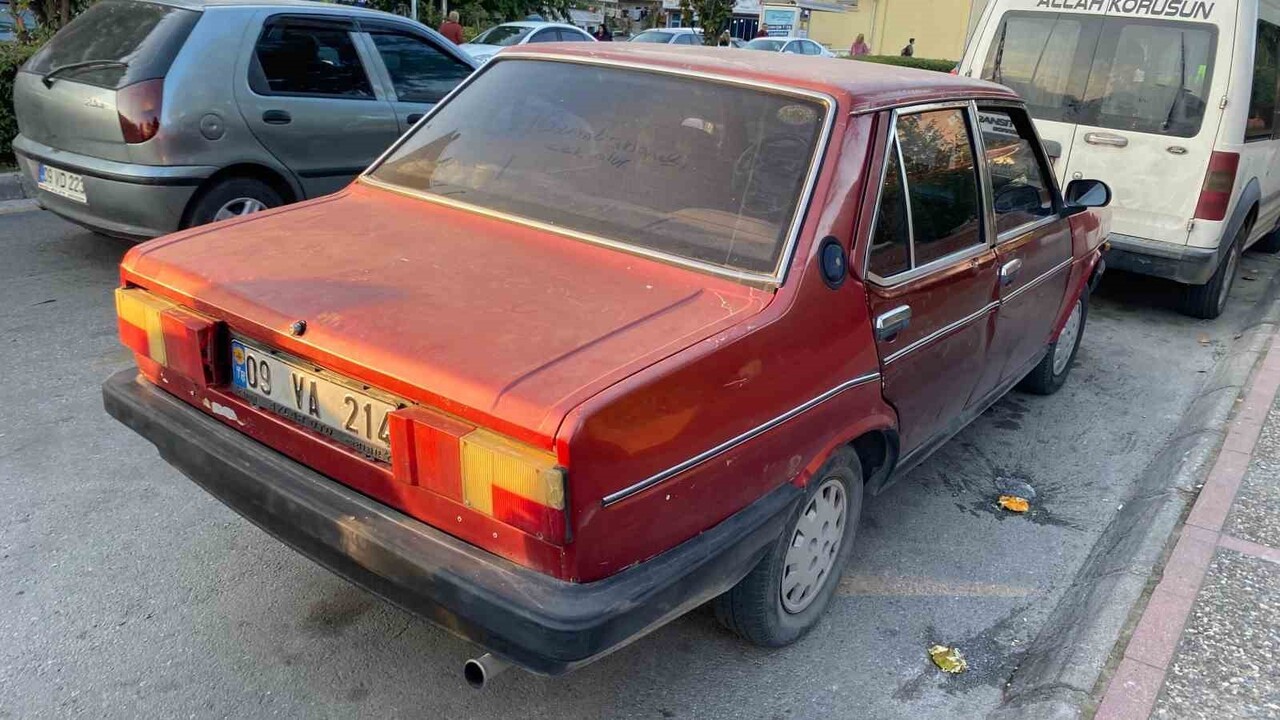 AYDIN'IN EFELER İLÇESİNDE ÖNÜNDEKİ ARACI GEÇMEK İSTEYEN MOTOSİKLETLİ ARACIN YOLCU KAPISININ ANİDEN...